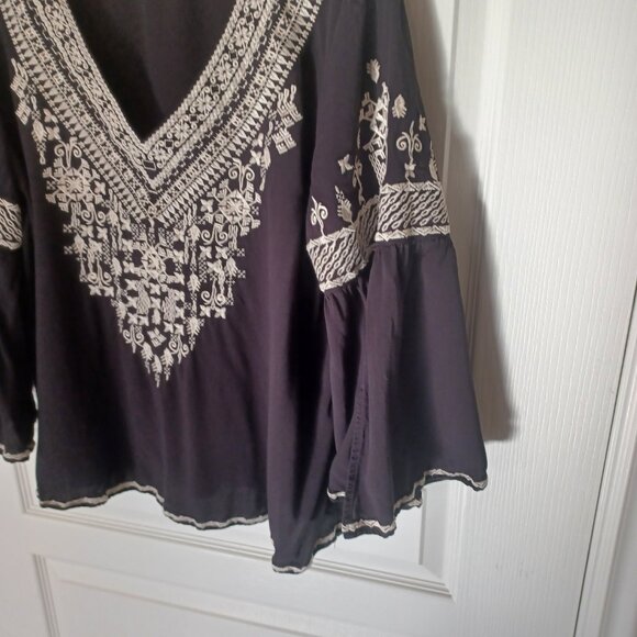 Chelsea & Theodore Tunic Top Women Size 2XL Black Bell Sleeve Peasant Festival - Picture 4 of 8
